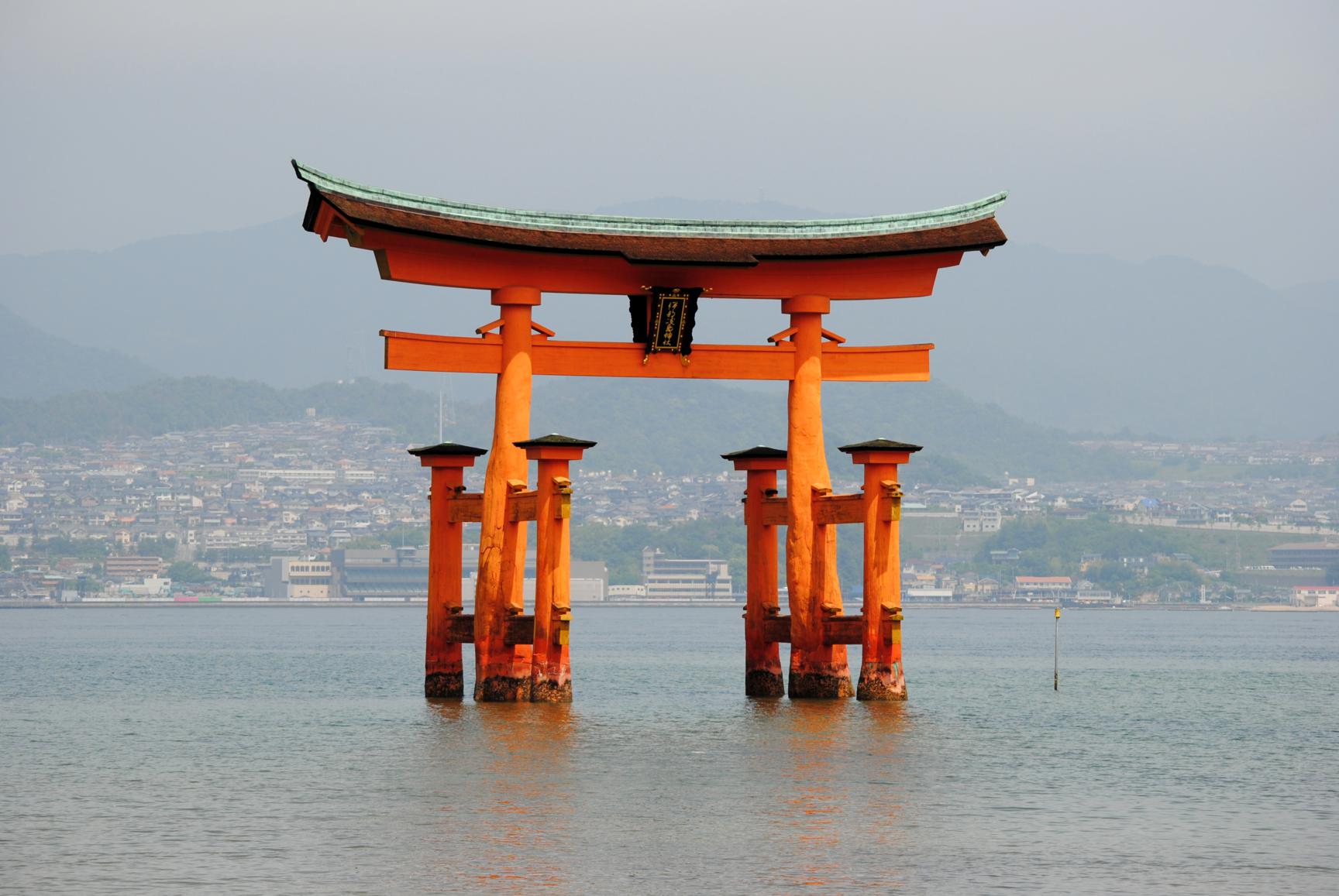 torii-miyajima-playa-2
