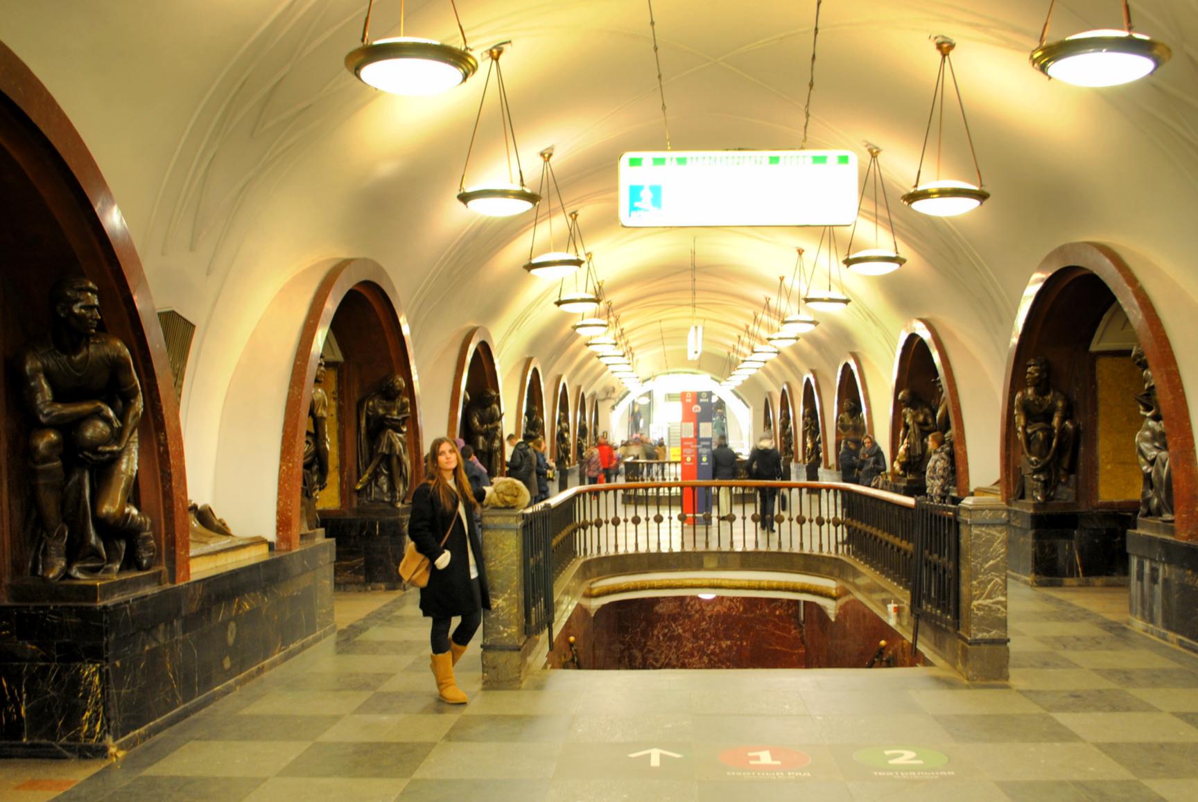 metro-moscu-ploschad-revolutsii