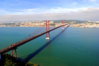 Puente 25 de Abril desde Crito-Rei. Lisboa 2013.