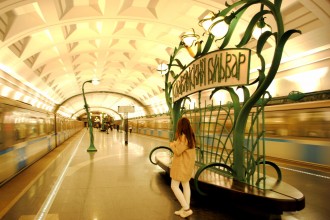 Estación de metro Slavyansky Bulvar. Moscú 2015.